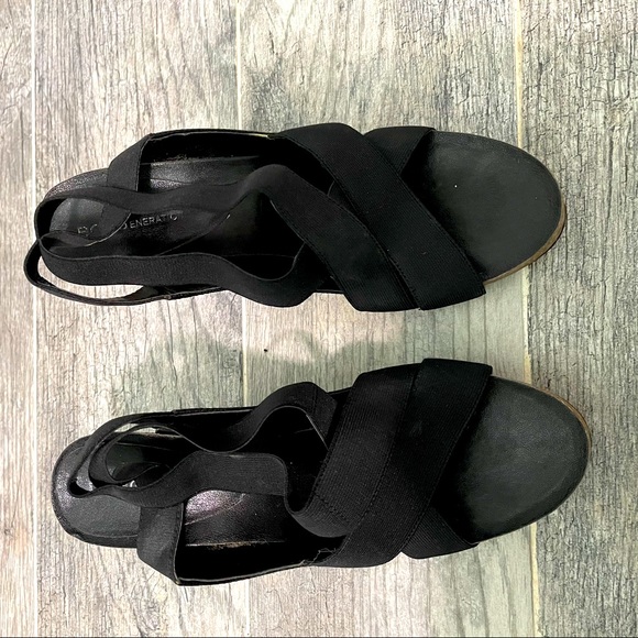 BCBG wedge sandals - Picture 2 of 3